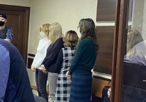 Напомним, в конце прошлого года Центральный районный суд Барнаула назначил бывшей заведующей детского сада Елене Воротниковой и четырем воспитателям условные сроки за жестокое обращение с детьми