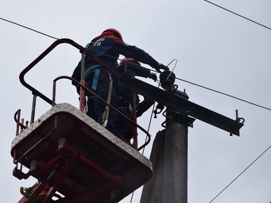 Без света в Новгородской области остаются девятнадцать деревень