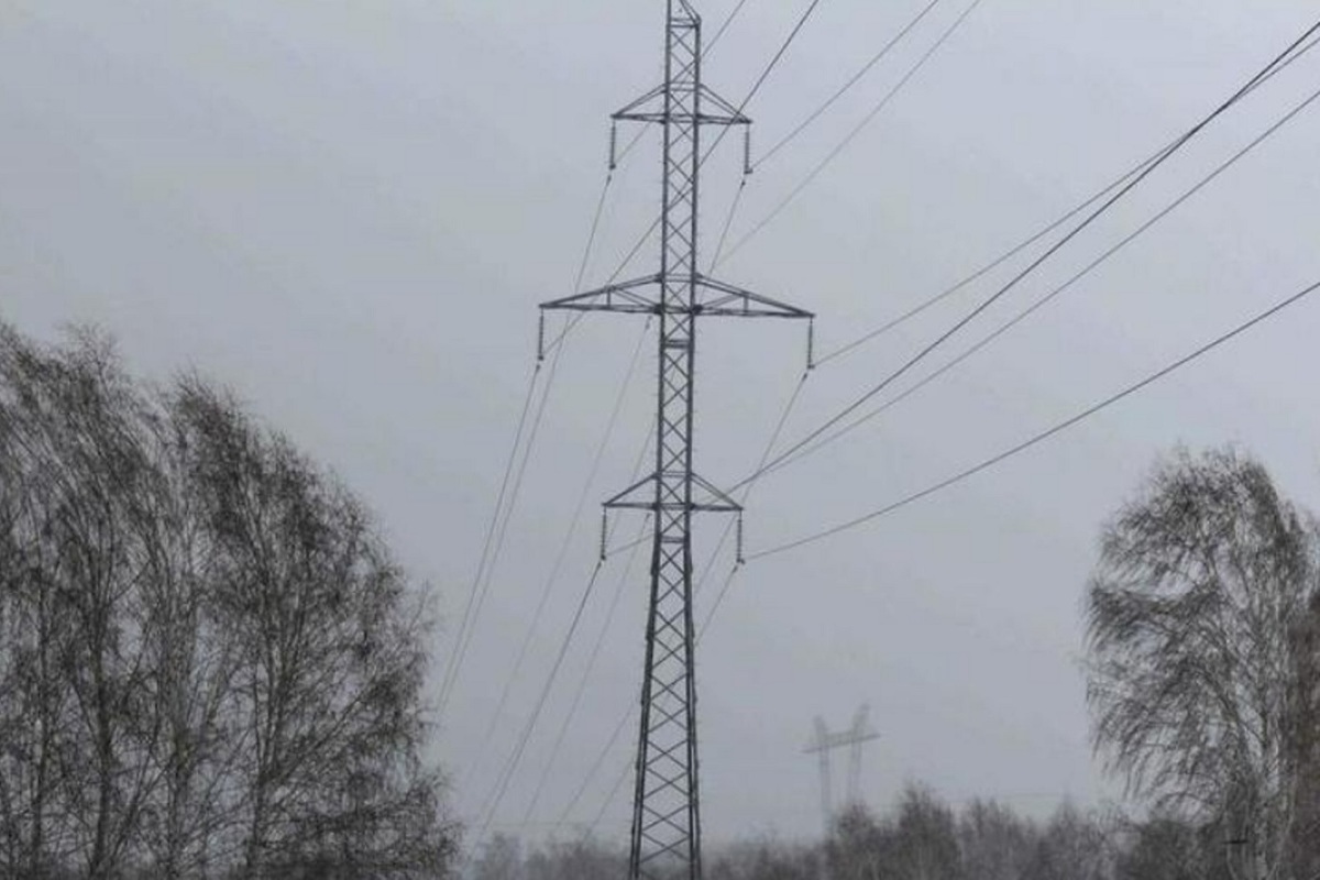 Костромские энергетики устраняют последствия воскресной непогоды