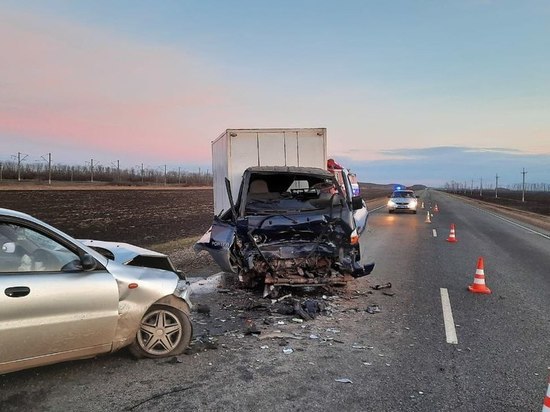 В лобовом ДТП на кубанской трассе пострадали три человека