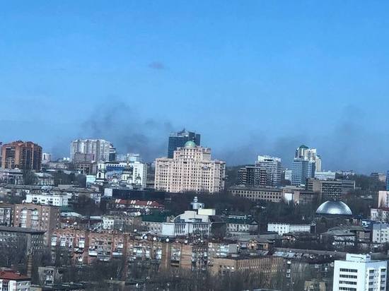 Киевский район Донецка попал под артобстрел: горит жилой дом