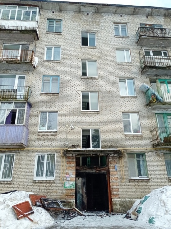 В поселке Федотово Вологодского района ликвидирован пожар в подъезде дома