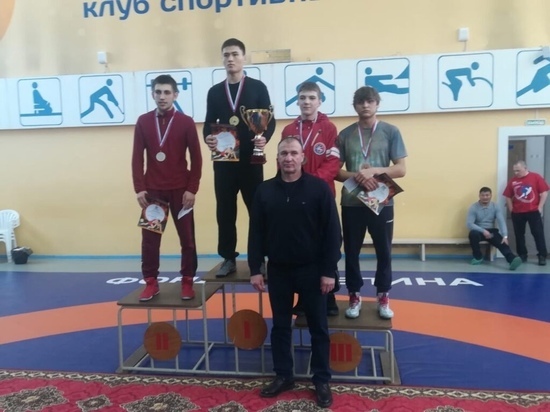 Хакасский спортсмен стал победителем первенства Сибири по борьбе