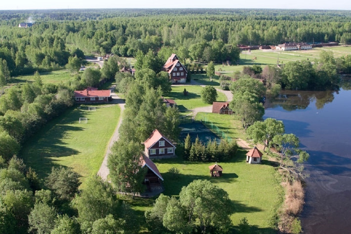 Басовское база отдыха кимры. Парк-отель Колкуново Кимрский район. Парк отель Колкуново Тверская. Парк Колкуново Кимры. Колкуново деревня Плешково.