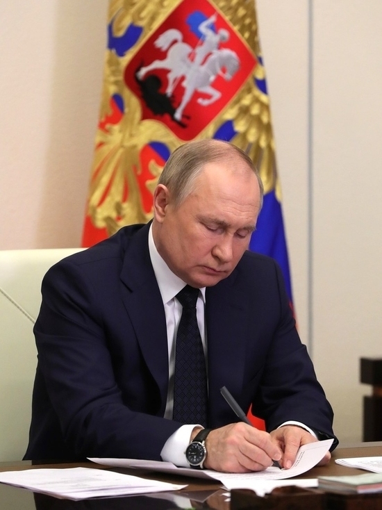 Путин присвоил двум морским бригадам звание гвардейских