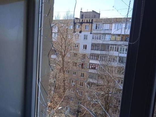 Два мирных жителя были ранены осколками снаряда в центре Донецка