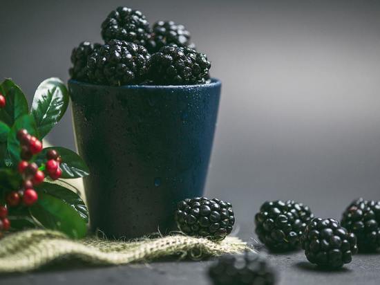Перечислены продукты с флавоноидами, которые улучшают здоровье