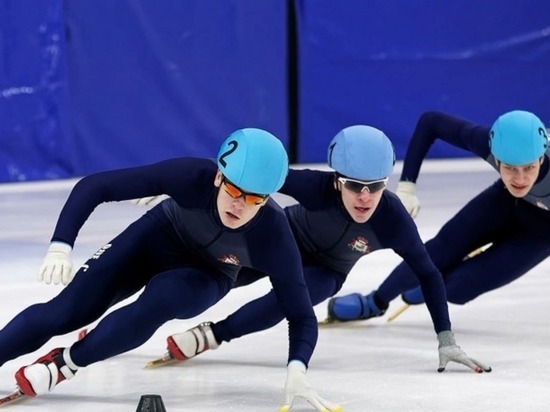 70 юных конькобежцев сражались за первенство Смоленска по шорт-треку