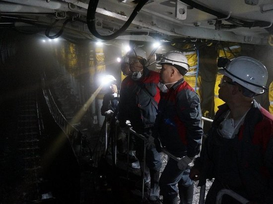 Минтруд увеличил постоянную часть зарплаты шахтеров до 70%