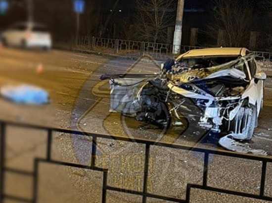 Пьяный водитель Toyota врезался в столб в Чите: один умер, двое пострадали