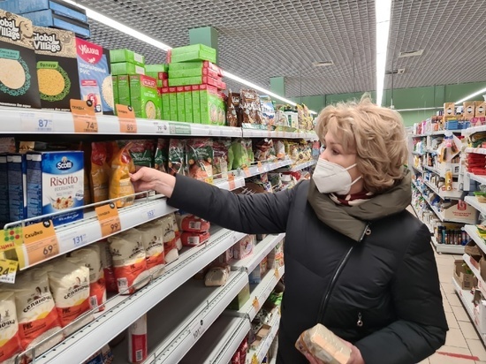 Сахарно-солевой дефицит: депутат Заксобрания Ямала проверила цены и ассортимент продуктов в магазинах Ноябрьска