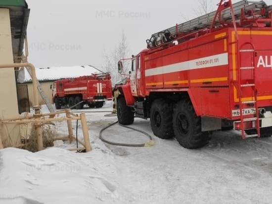 В Якутске на пожаре в производственном цехе пострадал мужчина