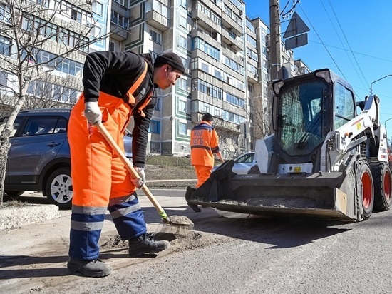 В Белгороде ищут трактористов, грузчиков, дорожных рабочих и озеленителей