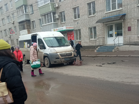 В Рязани в ДТП с участием маршрутки и Hyundai пострадала женщина