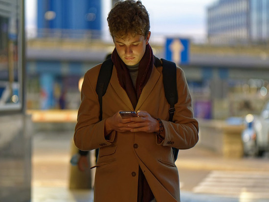 Житель Смоленска попросил у прохожего телефон и «приделал ему ноги»