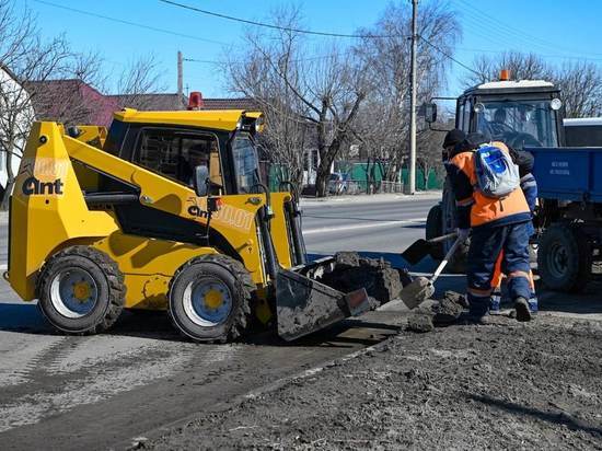 Каждый день дороги Белгорода убирают около 300 коммунальщиков