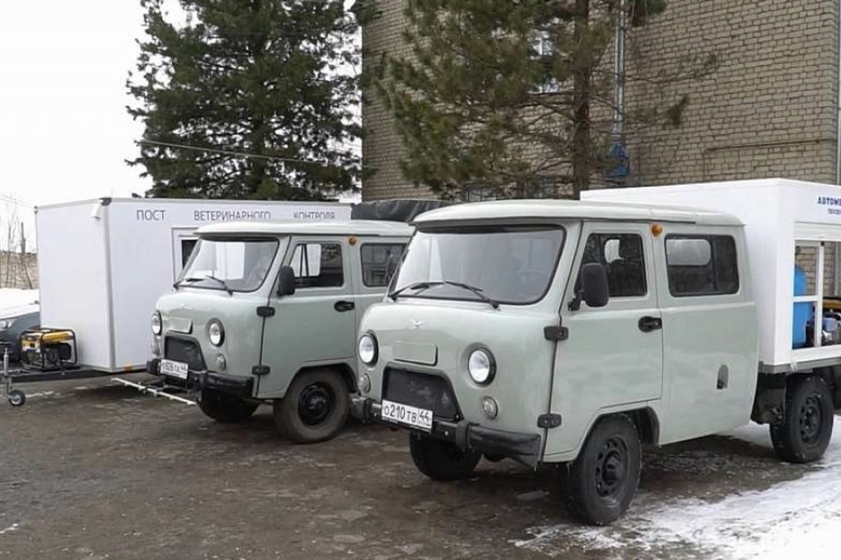 Костромские ветеринары получили четыре новые машины и жилой прицеп