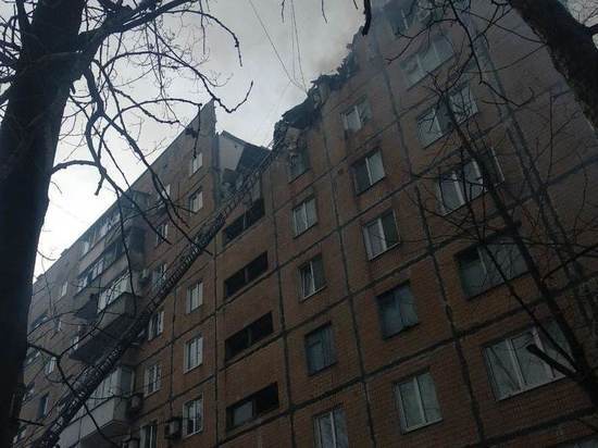 В МЧС ДНР сообщили о пострадавших в результате обстрела многоэтажки