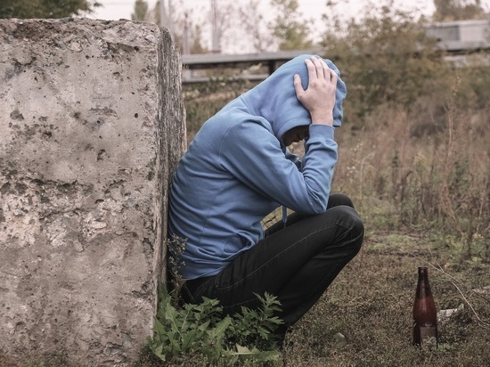 Жительница Багратионовского района две недели спаивала двух 13-летних девочек