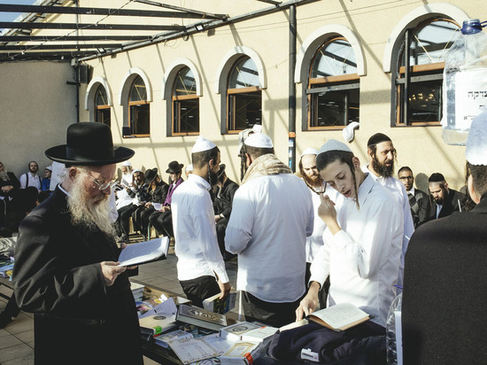 Минобороны: украинские нацисты используют для сбора синагогу в Умани