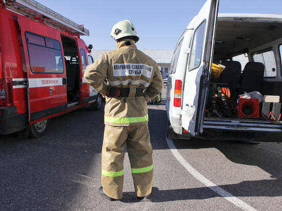 Спасатели успешно локализовали разлившиеся 200 литров кислоты на Коли Томчака