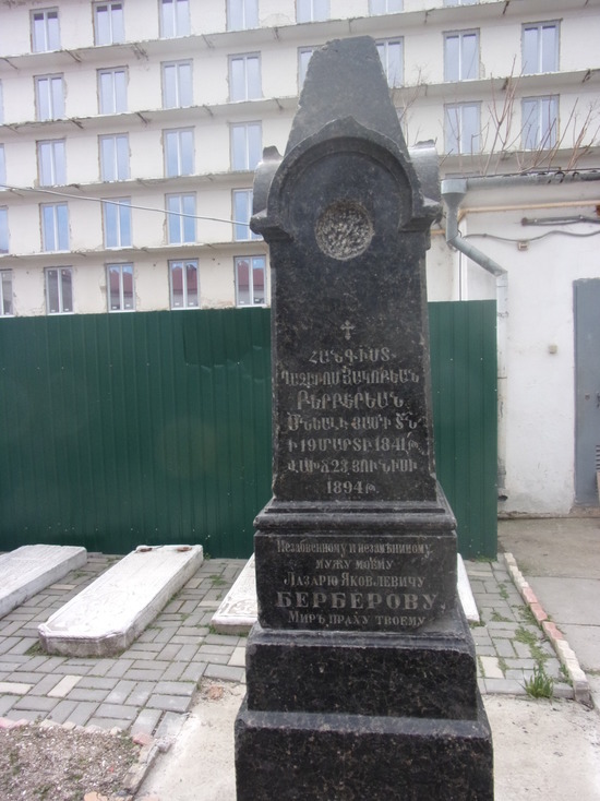 В Феодосии историки восстановили памятник купцу