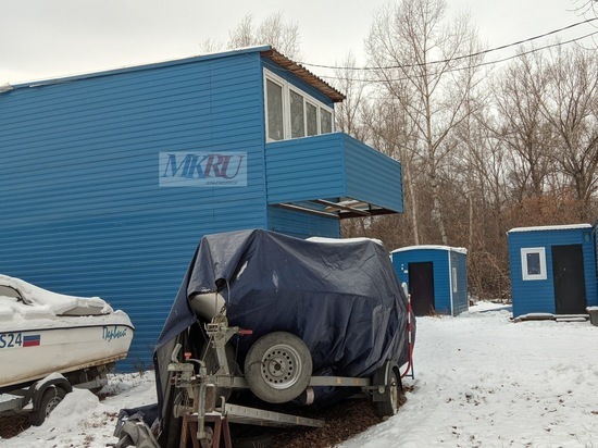 В Красноярске демонтируют эллинги лодочной станции на острове Отдыха