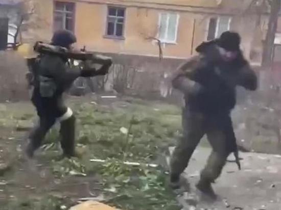 Кадыров показал штурм здания в Рубежном Луганской народной республики