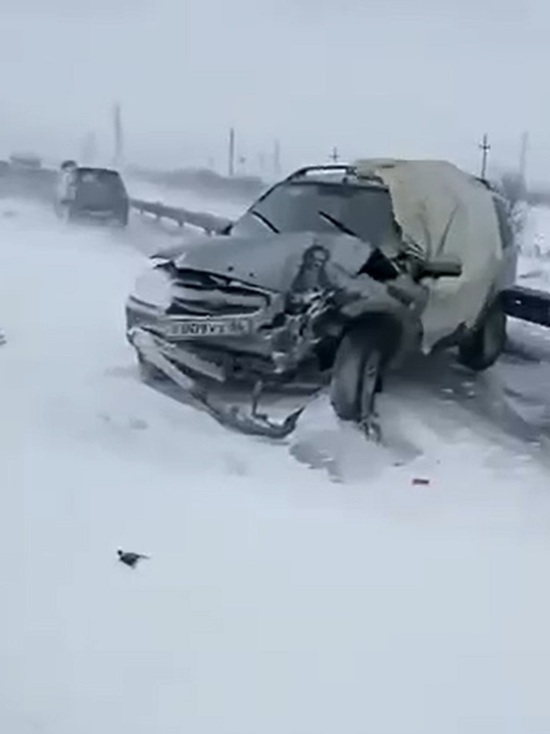 Около 20 разбитых авто: ямальцы попали в жуткую метель на трассе в ХМАО