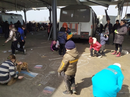 Актеры театра кукол и филармонии Донецка приехали в Мариуполь