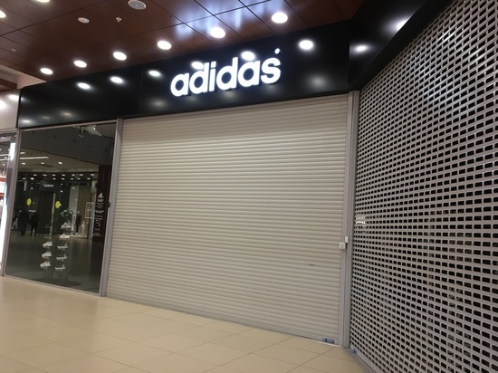 Из Саратова ушли сразу несколько магазинов: фото пустых торговых центров