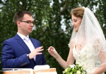 Более 1000 заявлений на вступление в брак подали московские влюбленные на 30 апреля – канун Красной горки