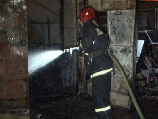 Врачи не смогли спасти жизнь пострадавшей во время пожара в квартире в Шушарах женщине