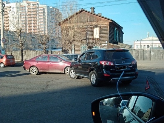 ДТП с участием автомобиля Hyundai произошло в центре Читы