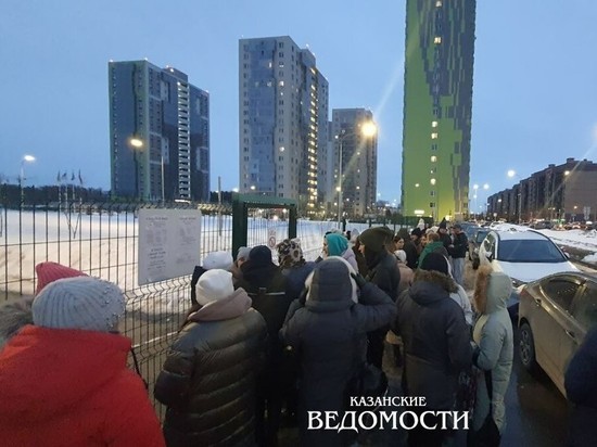 Родители в Казани ночью выстроились в очередь, чтобы записать ребенка в 1 класс