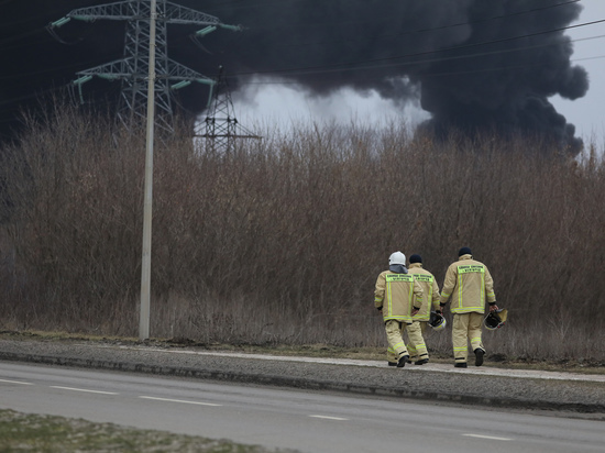 Дальнобойщики из Харькова, ночевавшие у нефтебазы, проснулись от страшных взрывов