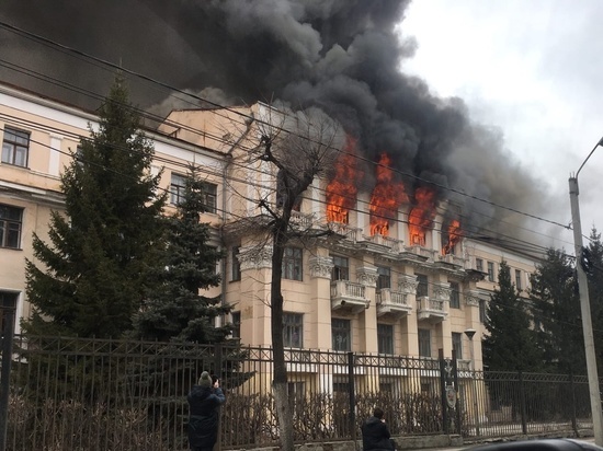 На улице Каширина в Рязани произошёл серьёзный пожар