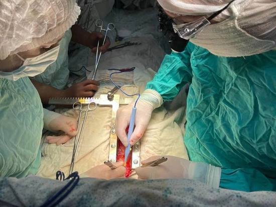 Донецкие хирурги извлекли осколок снаряда из сердца раненого