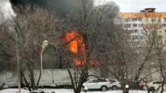 На севере Москвы сгорел автосервис: видео
