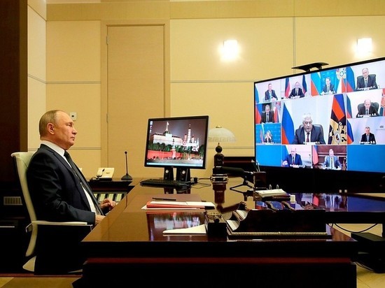 Путин обсудил с Совбезом предупреждение угроз внутренней безопасности