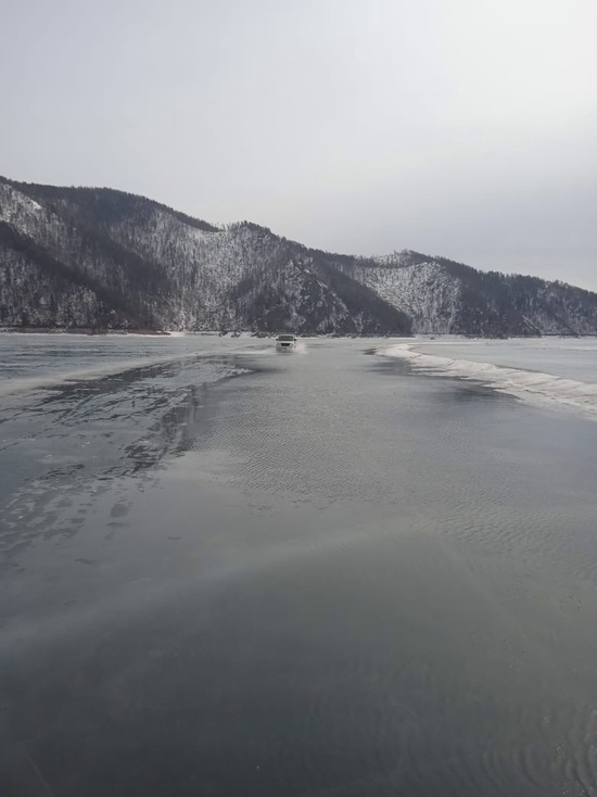 Автозимник на красноярском водохранилище закрыли в Дивногорске из-за ухудшения ледовой обстановки