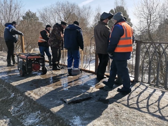 В Рыбинске приводят в порядок мост через Черемуху на окружной дороге