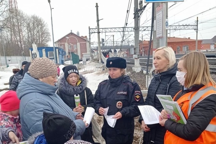 Новости волочка. Мэр Вышний Волочек. ЛОВД Вышний Волочек сотрудники. Герои труда Вышний Волочек. Молодежный совет Вышний Волочек.