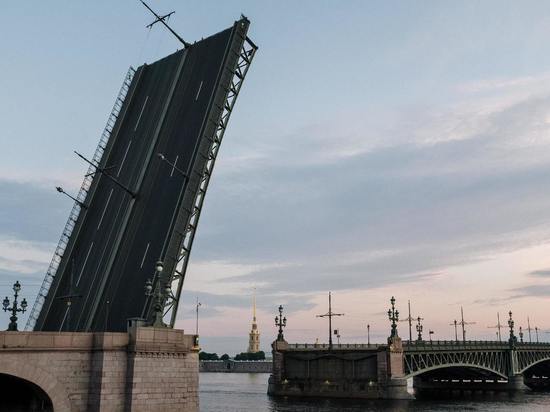 Дворцовый мост подсветят цветами флагов России и Республики Беларусь