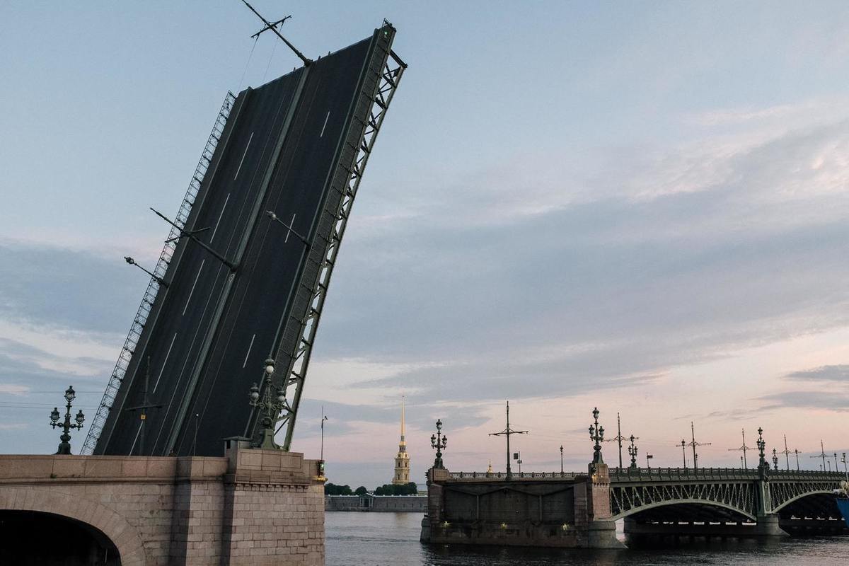 Троицкий мост в Санкт-Петербурге развод
