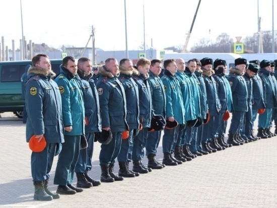 Сотрудники МЧС провели тренировку к Параду Победы в Калининграде