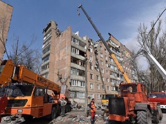 Из разрушенного «Ураганом» дома в Донецке извлекли тело женщины