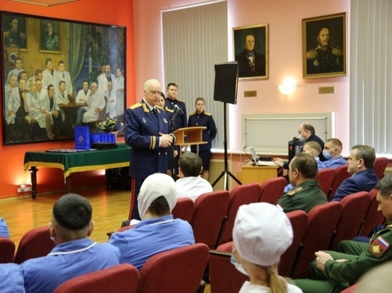 Бастрыкин наградил раненных в Донбассе военных в петербургской больнице