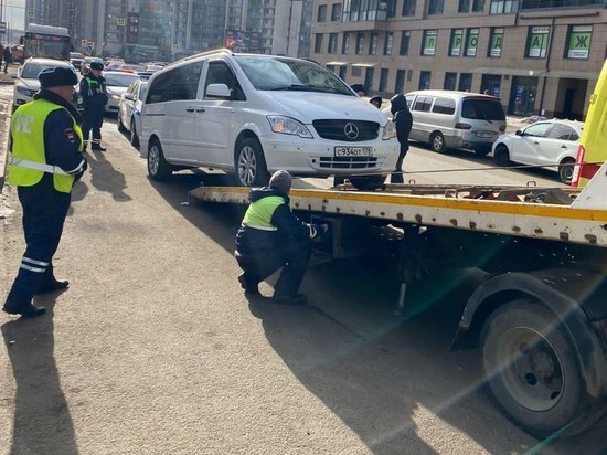 Инспекторы провели рейд среди таксистов в Кудрово