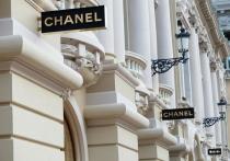 Модный дом Chanel прокомментировал информацию о том, что товары компании не продают россиянам за границей